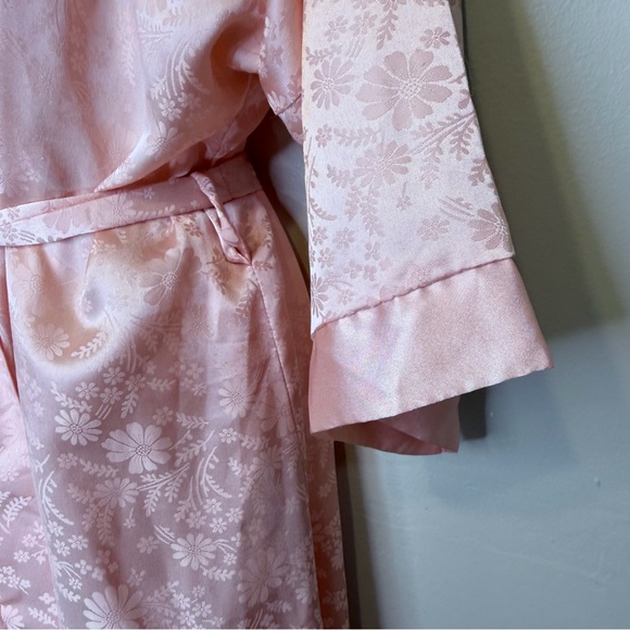 Chandio NY | VTG Blush Pink Jacquard Floral Belted Lingerie Maxi Satin Robe - Picture 12 of 16